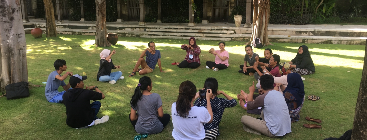 Voice Indonesia Linking and Learning Camp around in a circle learning basic Indonesian Sign Language
